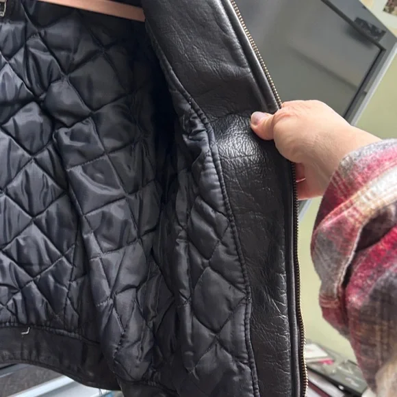 California Creations Women's Black Leather Jacket - Picture 15 of 15